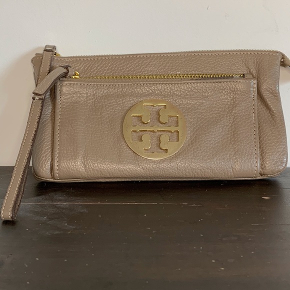 Tory Burch Handbags - Tory Burch small clutch purse